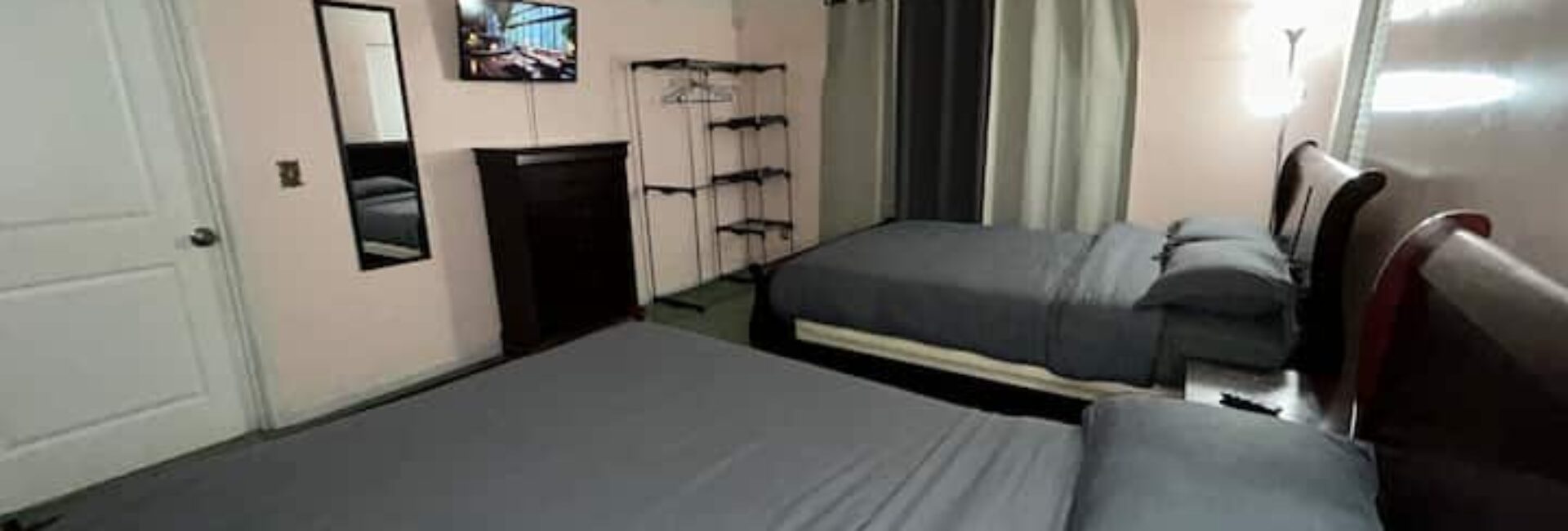 (New) Alluring Comfortable Bedroom 2 Beds. Sleep 4 Room1