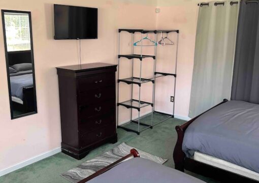 (New) Alluring Comfortable Bedroom 2 Beds. Sleep 4 Room1