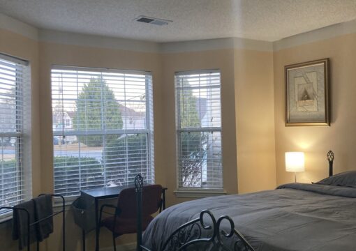 (New)Stunning Room! King Size bed. Private Bath!Room 2