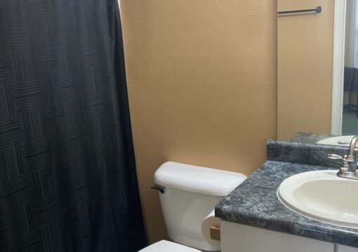 (New)Stunning Room! King Size bed. Private Bath!Room 2