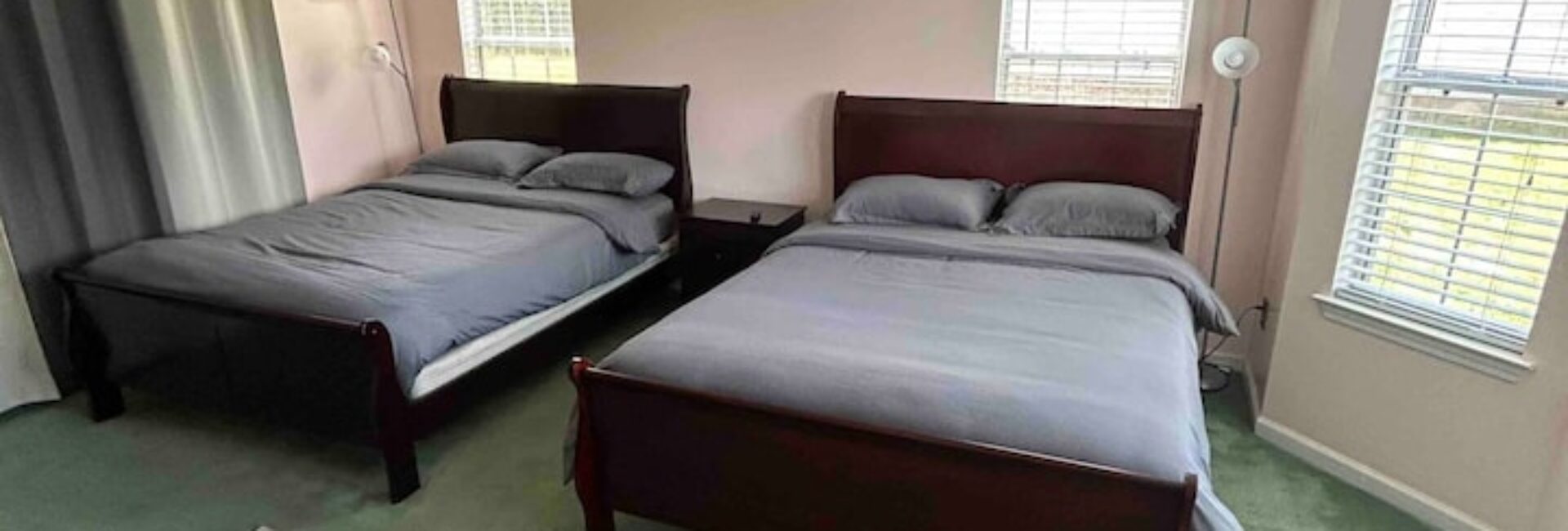 (New) Alluring Comfortable Bedroom 2 Beds. Sleep 4 Room1