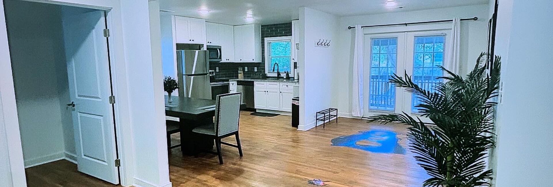 Classic Illusion home room 2