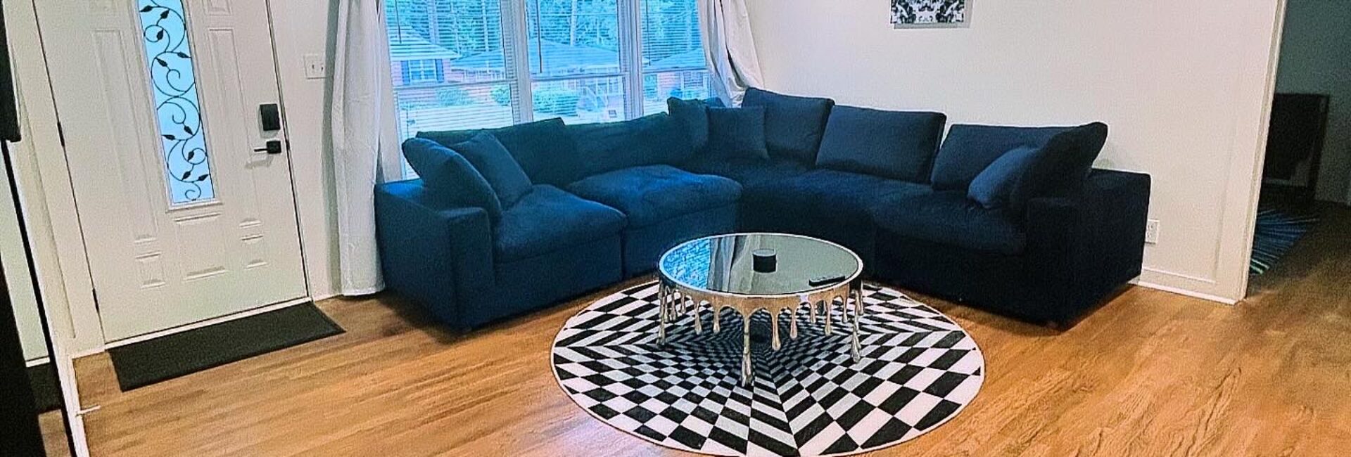 Classic Illusion home room 2