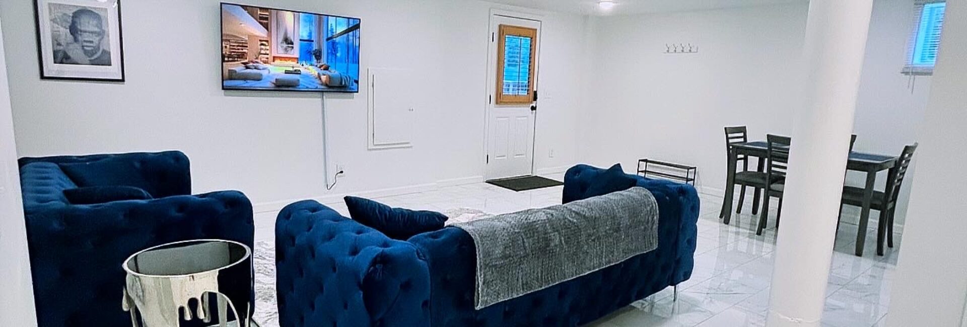 Classic Illusion home room 2