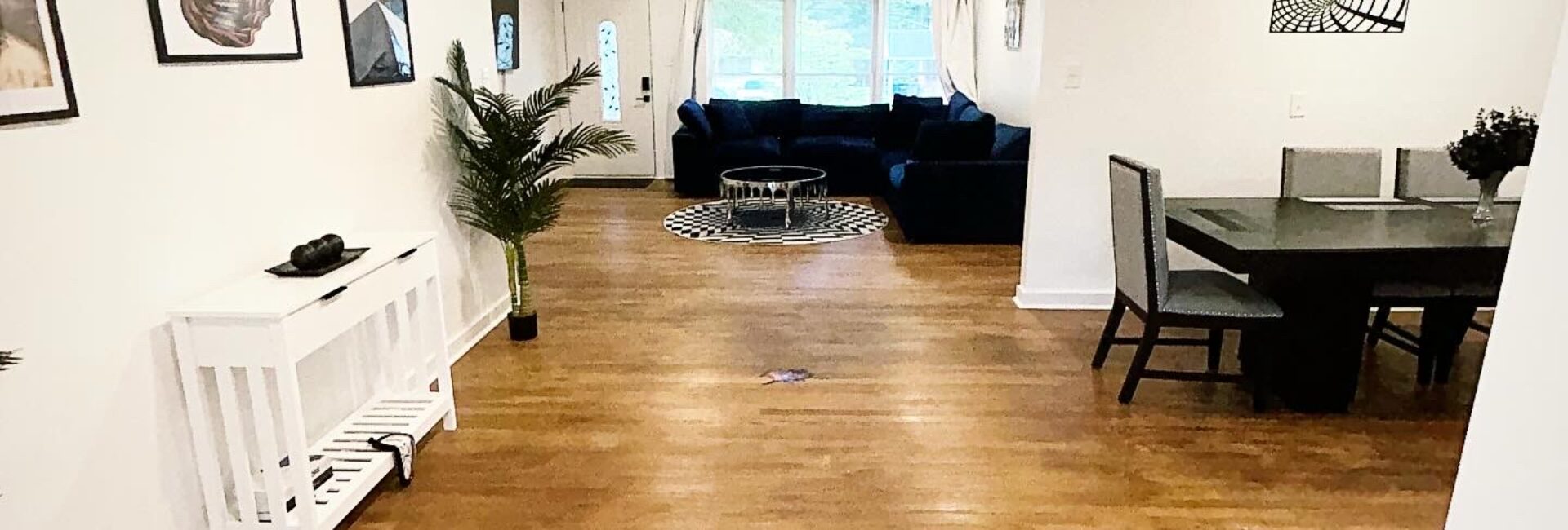 Classic Illusion home room 2