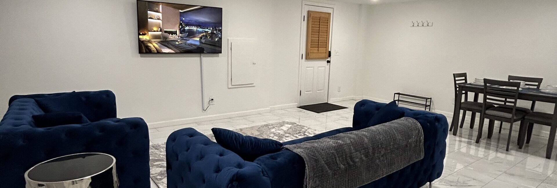 Classic Illusion home room 2
