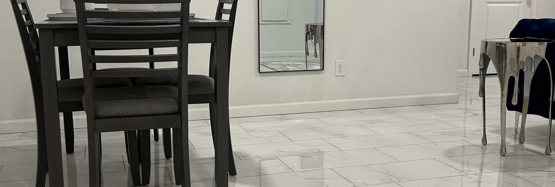 Classic Illusion home room 2