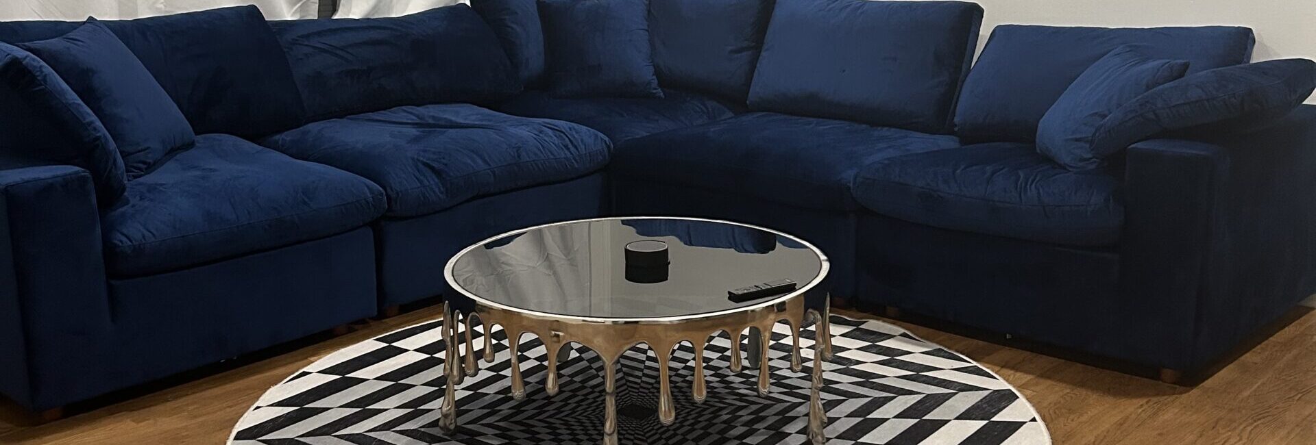 Classic Illusion home room 2