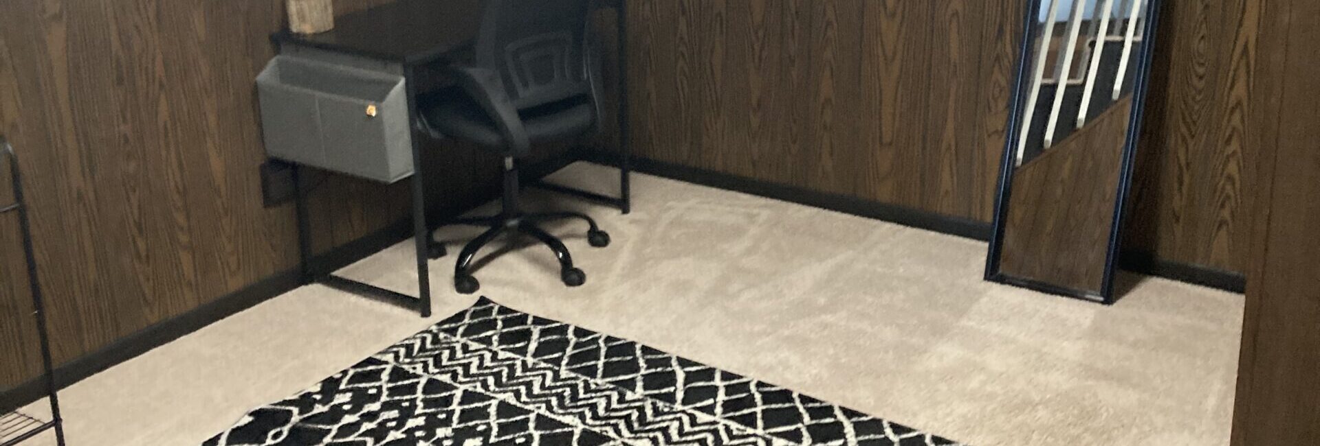 Remarkable spacious bedroom w/garage. Room # 2