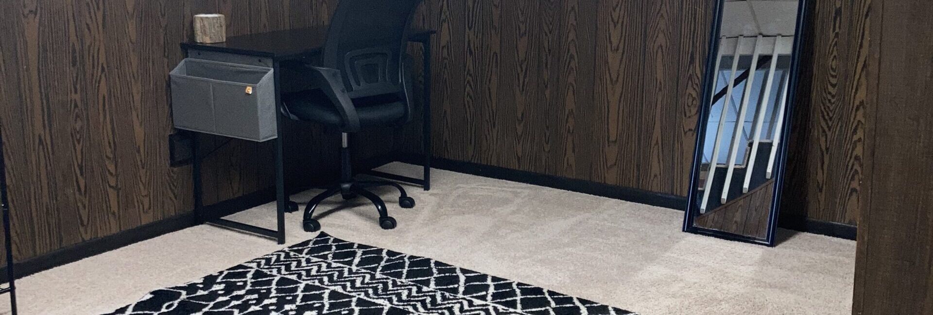 Remarkable spacious bedroom w/garage. Room # 2